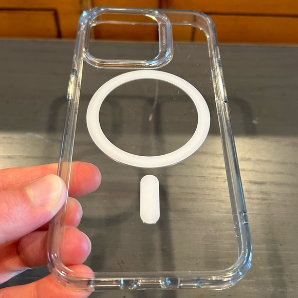 ESR Clear iPhone 14 Pro Case - Compatible with MagSafe - Picture 8 of 15